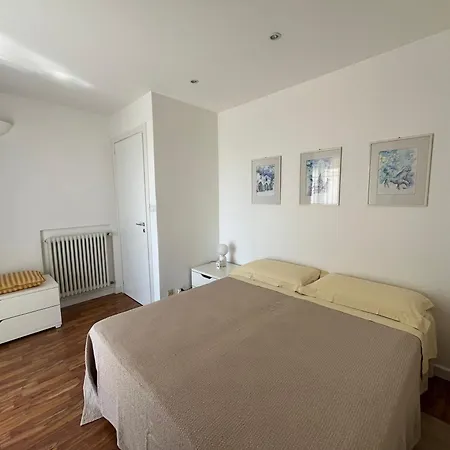 Mareluce Apartment *