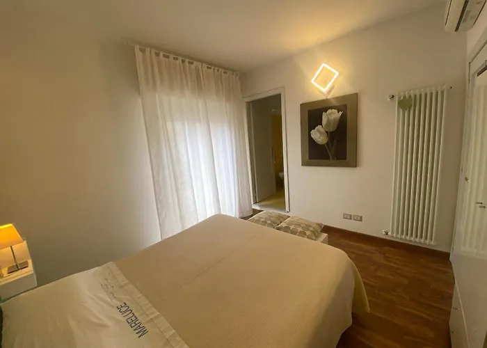 Mareluce Apartament *