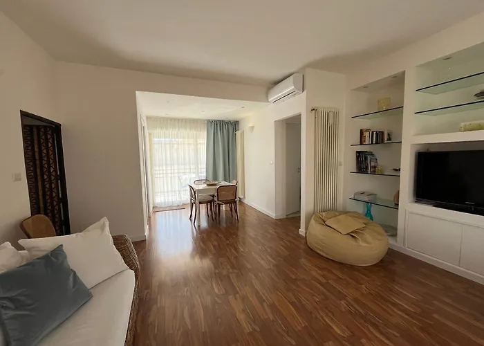 Apartament Mareluce *